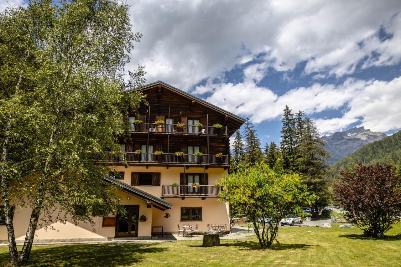 Alpine Forest Hotel Champoluc Luaran gambar