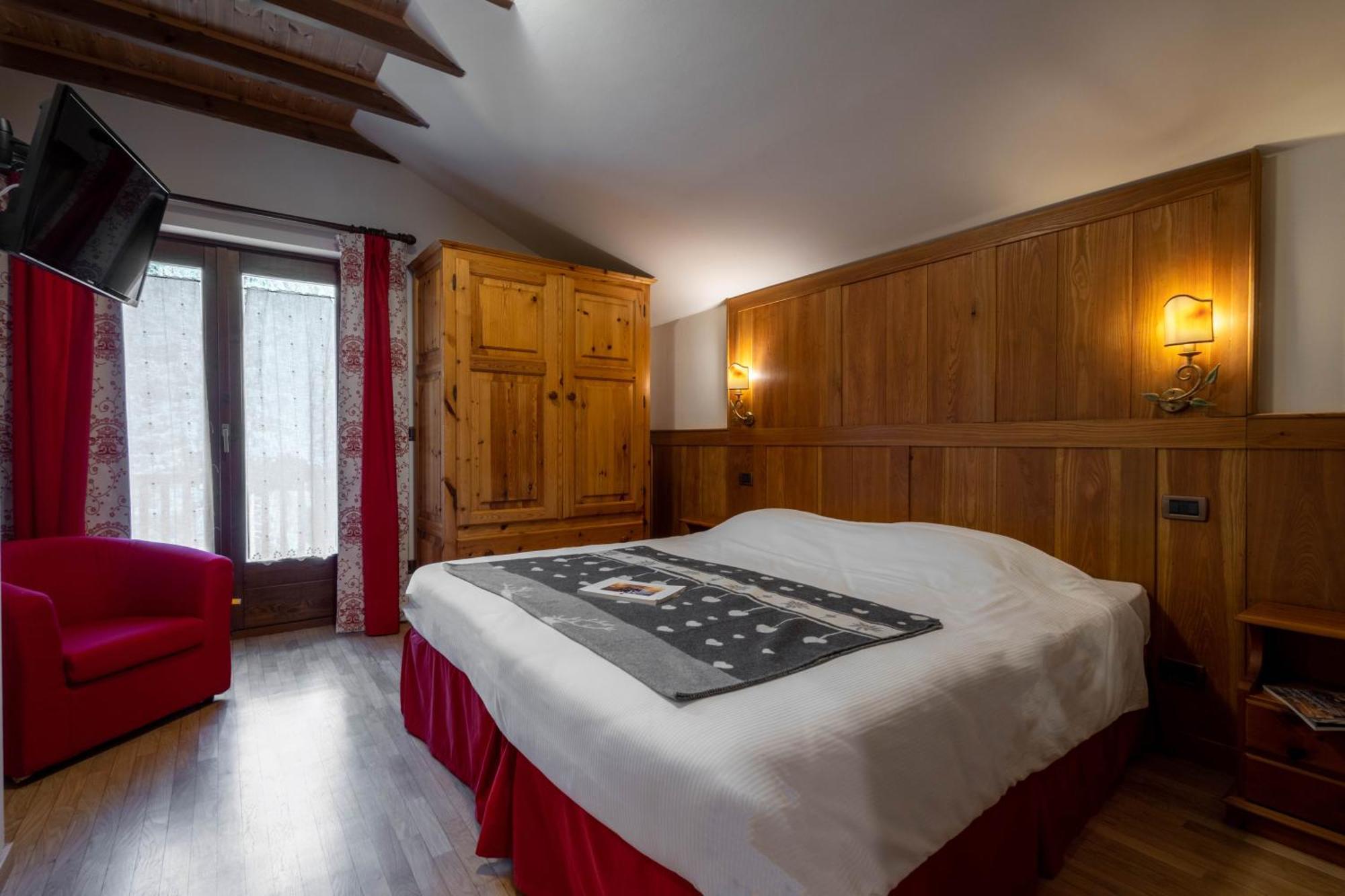 Alpine Forest Hotel Champoluc Luaran gambar