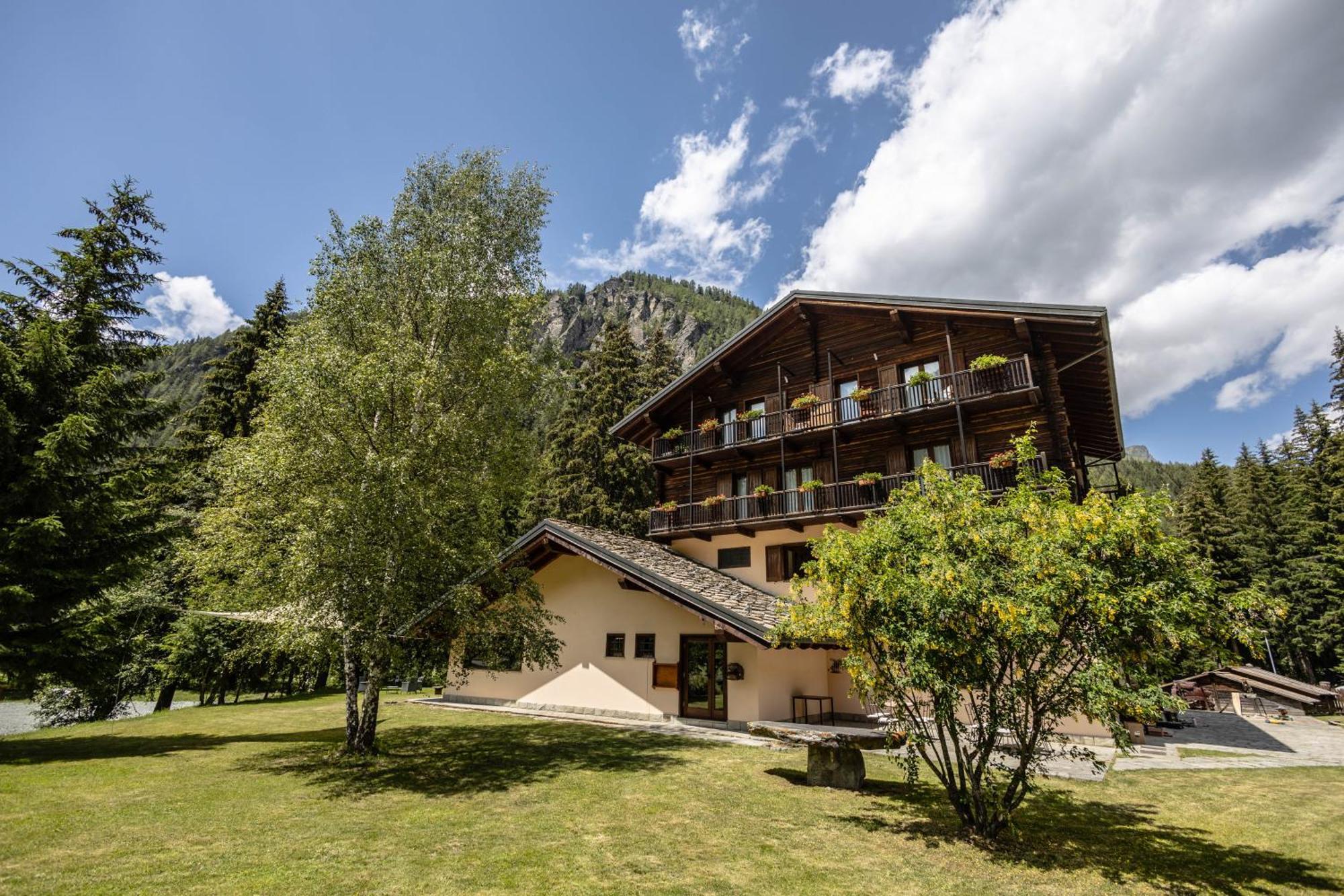 Alpine Forest Hotel Champoluc Luaran gambar