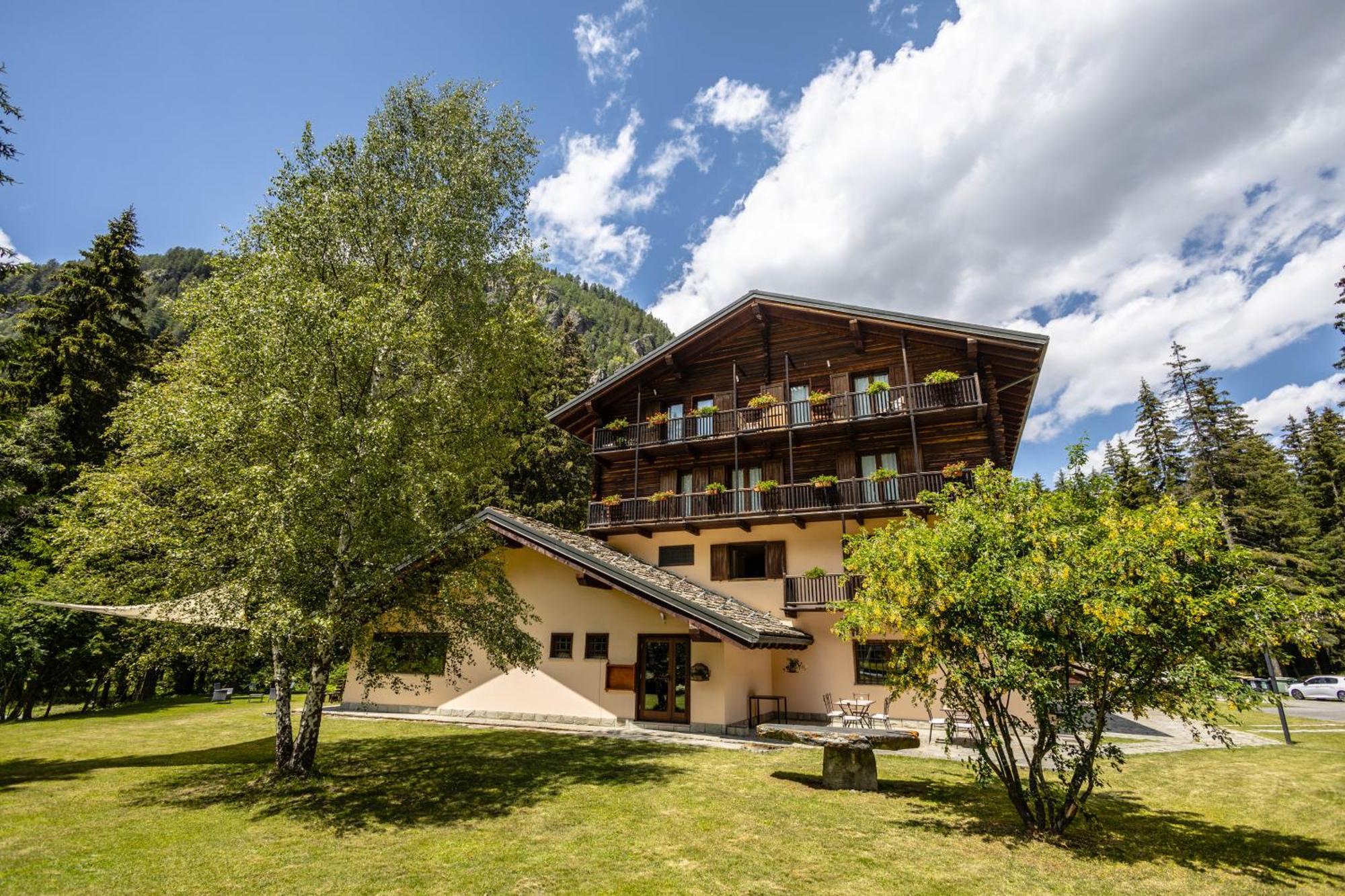 Alpine Forest Hotel Champoluc Luaran gambar