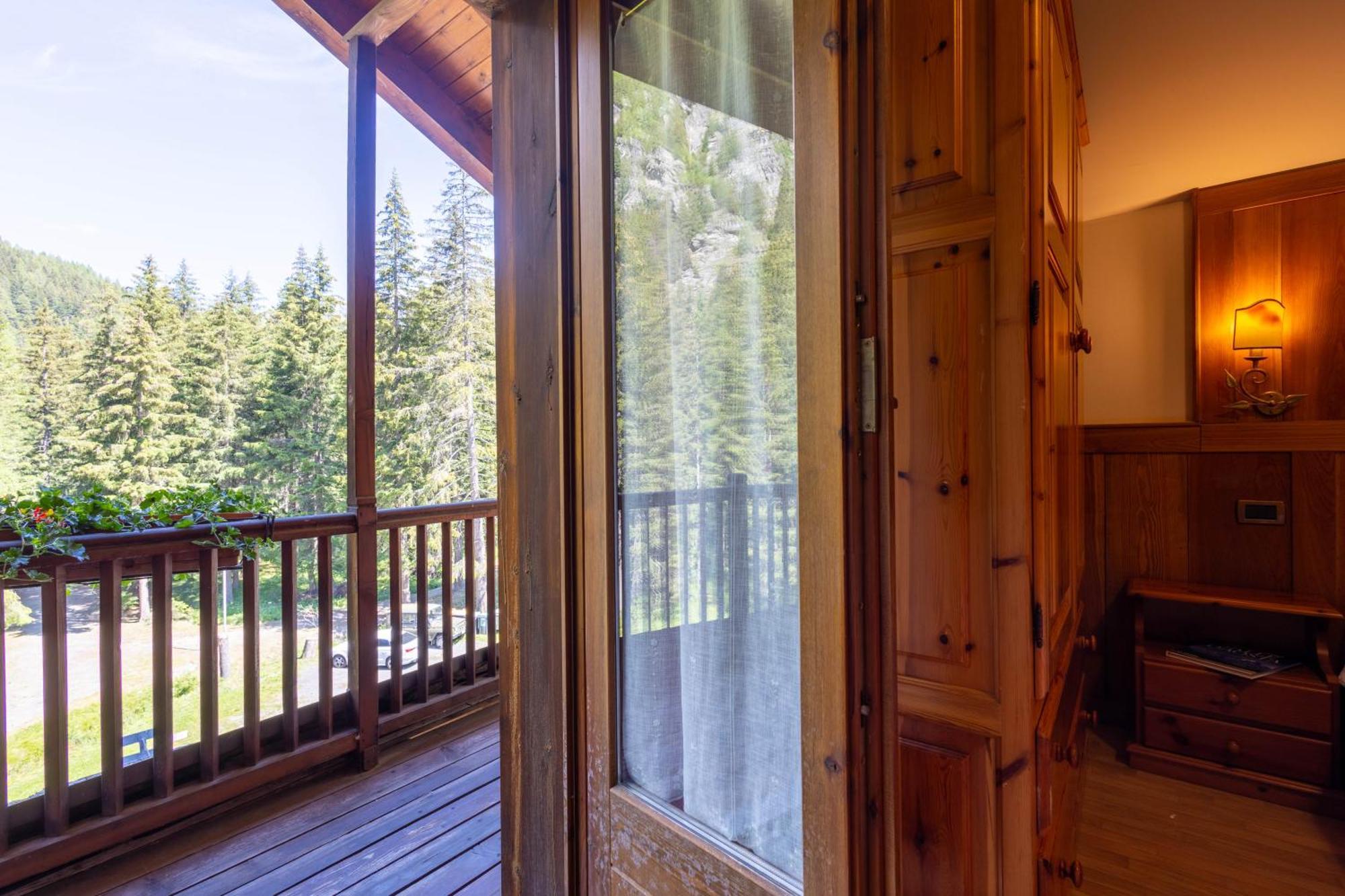 Alpine Forest Hotel Champoluc Luaran gambar