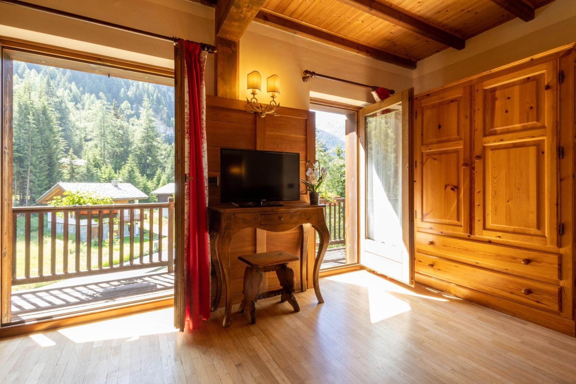 Alpine Forest Hotel Champoluc Luaran gambar