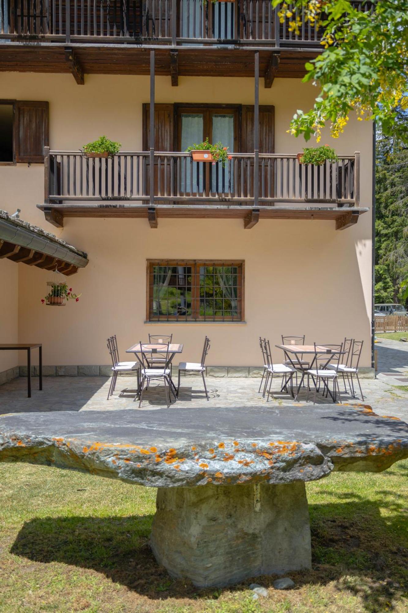 Alpine Forest Hotel Champoluc Luaran gambar